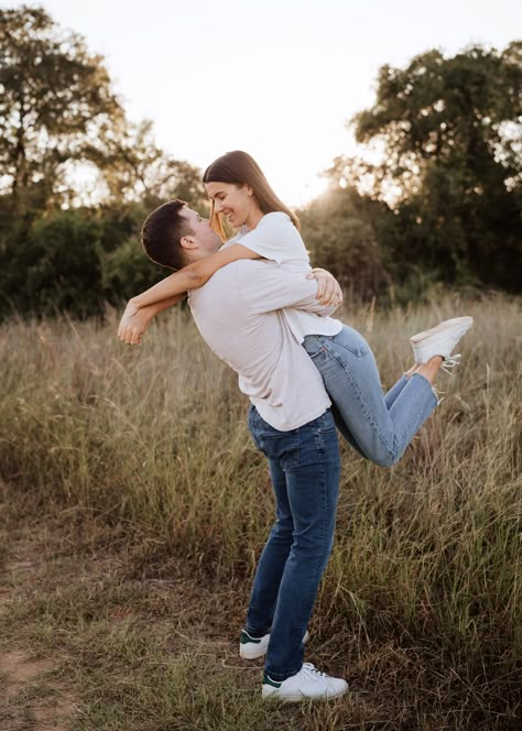 Engagement Pictures Jeans Outfit, Jeans Outfit Engagement Photos, Jean Outfit Engagement Photos, Engagement Photoshoot Ideas Casual, Engagement Photos Over 40, White Tee Engagement Photos, Engagement Photo Jeans, Simple Engagement Pictures Outfits, White T Shirt Engagement Photos