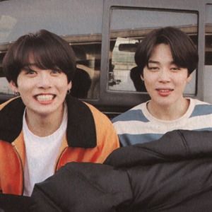 - jungkook & jimin - matching bts profile picture with best friend Matching Friend, Best Friend Match, Friend Painting, Jungkook Aesthetic, Park Jimin Bts, Best Love Lyrics, Jimin Jungkook, Matching Profile Pictures, Story Instagram