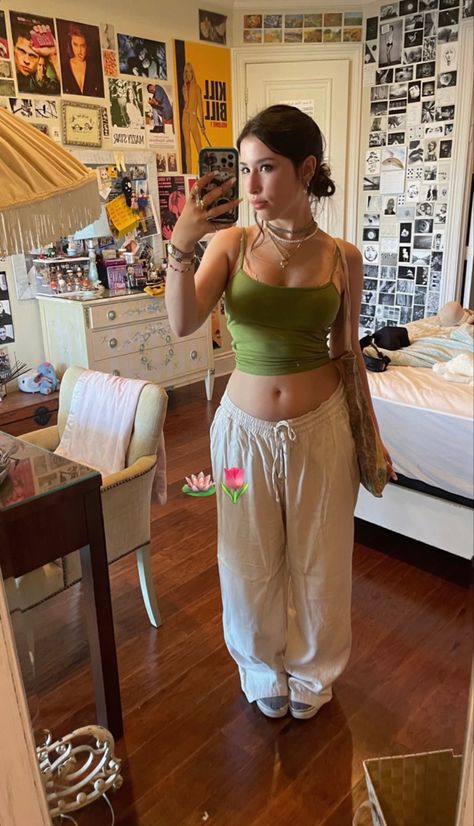 Outfit Ideas Green Top, Cozy Outfit Aesthetic Summer, Subtle Hippie Outfit, Outfit Ideas Summer 2024, Outfits For Arizona Vacation, Flowy Outfits Aesthetic, Comfy Hippie Outfit, Comfy Summer Outfits Aesthetic, Fashion Room Aesthetic