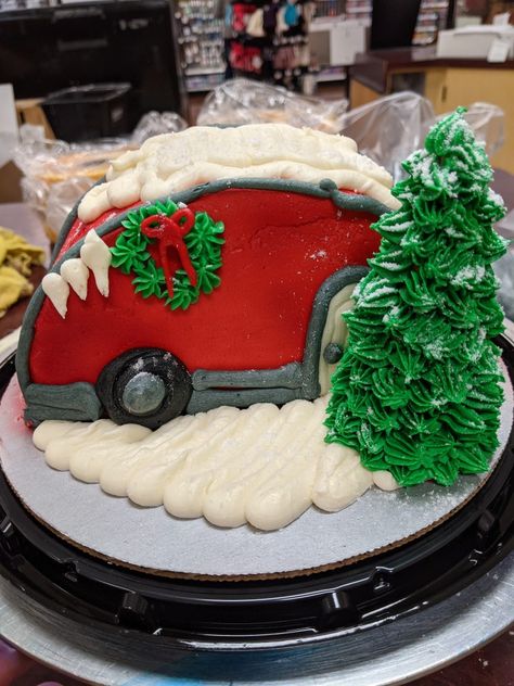 Fun Christmas Cake Ideas, Fun Christmas Cake Decorating Ideas, 6 Inch Christmas Cakes, Round Christmas Cakes, Wreath Cakes Christmas, Winter Cake Ideas, Christmas Round Cake Ideas, Christmas Wreaths Cake, Christmas Cake Design