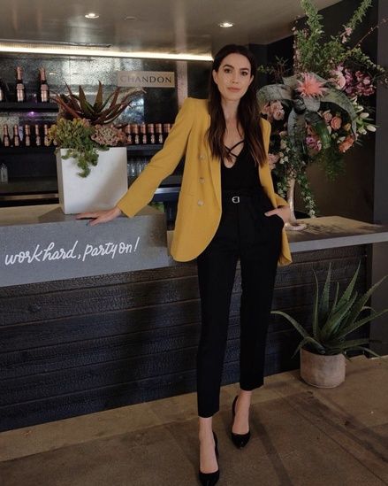 Hostess Outfit Restaurant, Mustard Blazer Outfit, Yellow Blazer Outfit, Brittany Xavier, Elegantes Outfit Damen, Looks Jeans, Work Outfits Women Summer, Blazer Outfits For Women, Look Formal