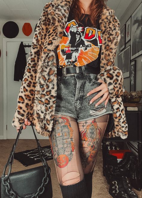 Soft grunge alt style with faux fur leopard jacket, AC/DC shirt, ripped tights, destroyed shorts Ac/dc Outfit, Shorts With Tights Outfit Grunge, Diy Club Outfits, Tights Shorts Outfit, Coyote Aesthetic, Venus Aries, Western Grunge Style, Ac Dc Shirt, Summer Grunge Outfits