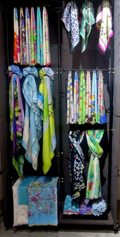 Scarves Display Visual Merchandising, Scarves Display Ideas, Scarf Shop Design, Scarf Display Ideas, Charity Shop Display Ideas, Fabric Shop Display, Scarves Store, Scarf Display, Scarf Storage