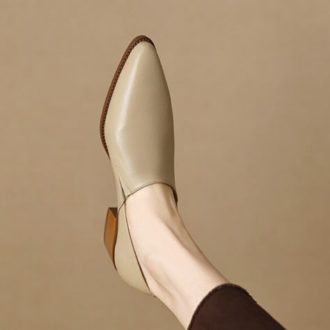 Rain Shoes, Chunky Heel Pumps, Comfort Shoes Women, Round Toe Pumps, Oxford Shoes Men, Beige Shoes, Leather High Heels, Green Shoes, Sandal Fashion