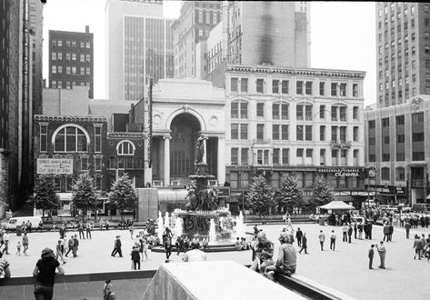 Old Fountain Square, Cincinnati, Ohio | vagabondblogger | Flickr Cincinatti Ohio, Old Fountain, Covington Kentucky, Cincinnati Skyline, Fountain Square, Downtown Cincinnati, Ohio History, United States Constitution, History Nerd