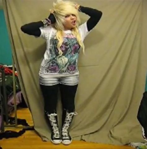 Ambrehhh Is Dead, Amber Katelyn Beale, Scene Queen Outfit, High Converse Outfit, Scene Kid Outfits, Scene Goth, Outfits 2000s, Scene Outfits, Scene Girls