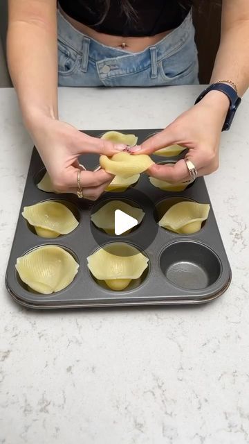 Lasagna Cups, Easy Pasta Dinner, Diner Recipes, Appetizers Easy Finger Food, Buffet Food, Muffin Tin, Interesting Food Recipes, Yummy Food Dessert, Diy Food