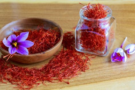 Saffron Buns Recipe, Herbs Seasoning, Saffron Health Benefits, Benefits Of Saffron, Saffron Benefits, Saffron Crocus, Ayurvedic Hair Care, Saffron Flower, Persian Cuisine