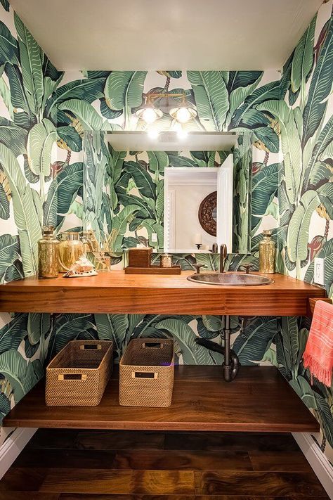 Tropical Bathroom Ideas, Tropical Bathroom Decor, Tropical Chic Decor, Wallpaper In Bathroom, Top Bathroom Design, Tropical Interiors, Tropical Interior Design, Tropical Bathroom, Tropical Interior