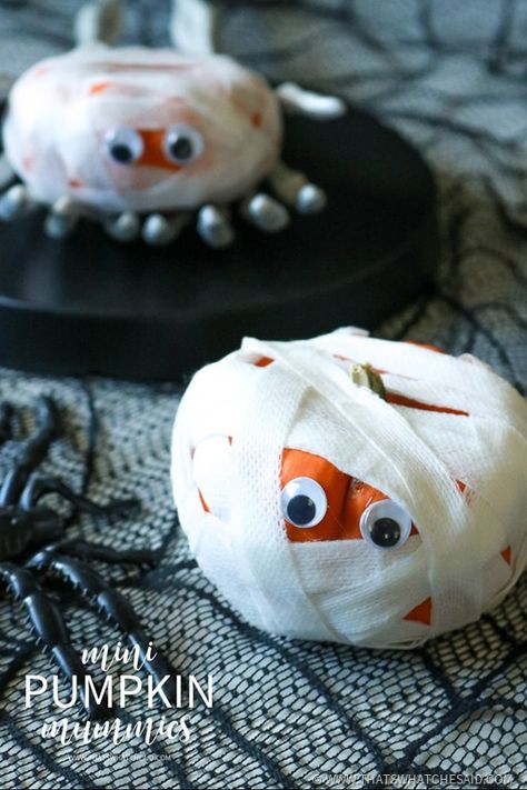 Halloween Kids Craft Idea - Mini Pumpkin Mummies Decorating Mini Pumpkins For Kids, Mummy Pumpkin Decorating, Decorating Mini Pumpkins, Painted Mini Pumpkins Ideas, Mini Pumpkin Ideas, Mini Pumpkin Crafts, Decorate Mini Pumpkins, Mini Pumpkin Decorating Ideas, Mini Pumpkin Decorating