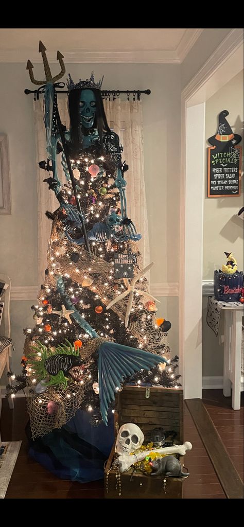 Sea Witch Skeleton Mermaid tree Ursula Christmas Tree, Pirate Christmas Tree, Pirate Christmas, Mermaid Christmas Tree, Skeleton Mermaid, Witch Mermaid, Halloween Tree Decorations, Witch Skeleton, Mermaid Skeleton