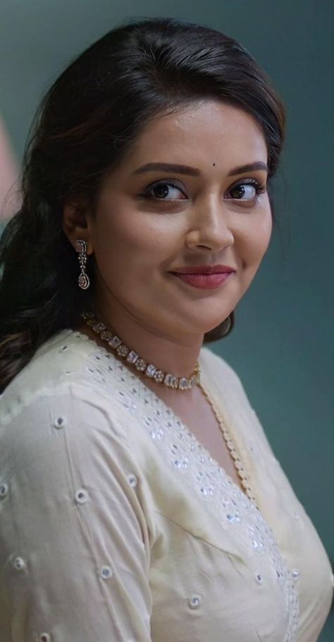 Namitha Cute, Mahima Nambiar Photos, Rachitha Mahalakshmi Face, Mahima Nambiar, Nithya Menon Cute Images, Hema Rajkumar Hot Saree, Celebrity Inspired Outfits, Glamour Beauty, Malayalam Actress