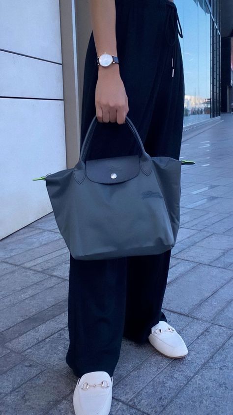 Leather Longchamp Bag, Longchamp Xs Bag, Small Longchamp Le Pliage Outfit, Longchamp Bag Sizes, Longchamp Small Bag, Longchamp Backpack Outfit, Le Pliage Longchamp Outfit, Long Champ Bag Outfit, Longchamp Bag Aesthetic