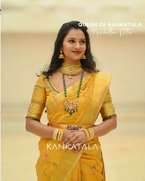 Queen of Kankatala Nischitha Katta draped in this Uppada Jamdani Yellow Saree on her first wedding anniversary that she had also adorned on her wedding last year. @nischithakatta is reliving the auspicious moment of her wedding day yet again in this sun kissed yellow colour saree with floral butta body cuddled into a self-gold zari kaddi medium border and a self pallu. #QueensofKankatala #clientdiaries #kankatala #kankatalasarees #queenofsarees #weavesofindia #sareelove #sareefashion Gold Colour Saree, Yellow Colour Saree, Saree Hairstyles, Half Saree Designs, Yellow Saree, First Wedding Anniversary, Yellow Colour, Fancy Sarees, Half Saree