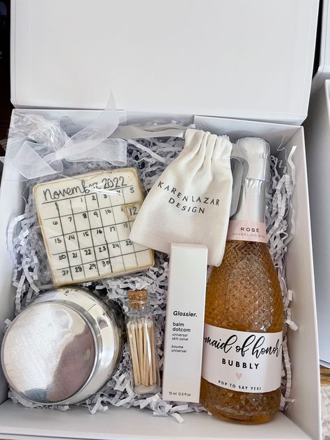 Gift Box, Bride Bach Party Favors Bridesmaid Gifts, Simple Bridesmaid Box Ideas, Bridesmaid Box Ideas Packaging, Bridesmaid Proposal Box Ideas Rustic, Bridesmaid Proposal Candles, Simple Bridesmaid Box, Trendy Bridesmaid Proposal, Gift For Wedding Party, Bridesmaid Proposal Green And White