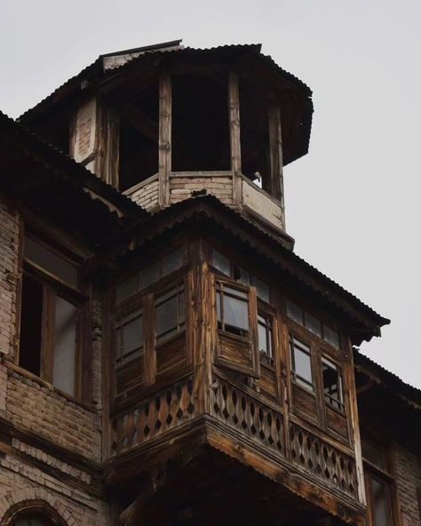 Kashmir Architecture, Kashmiri Architecture, Kashmir Aesthetic, Desi Love, Shadow Video, Vintage Architecture, Some Beautiful Pictures, Vintage Poster Design, Indian Architecture