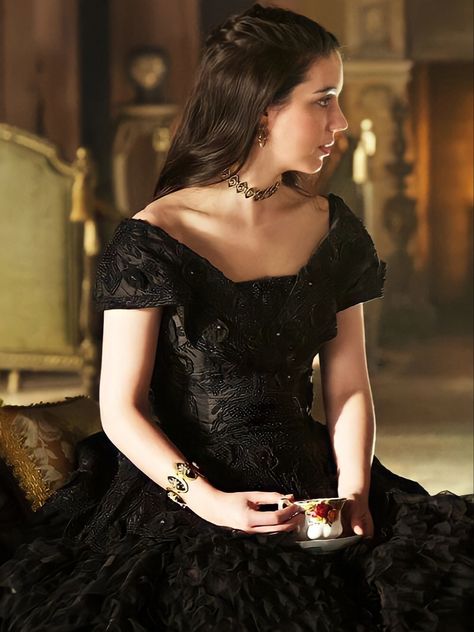 Adeline Kane, Reign Tv Show, Marie Stuart, Reign Mary, Reign Fashion, Reign Dresses, Phil Coulson, Mary Stuart, Adelaide Kane