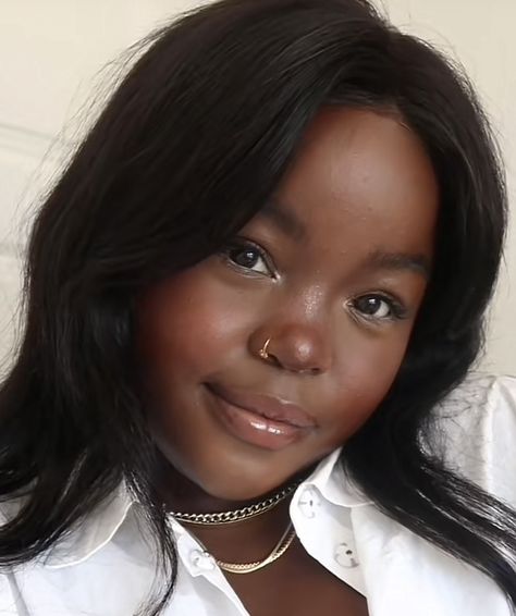 Make Up For Soft Features, Chubby Girl Makeup, Glowy Makeup Black Women, Soft Ethereal Makeup, Round Face Makeup Looks, Chubby Face Makeup, Natural Fresh Makeup, Soft Facial Features, Angelic Makeup Look