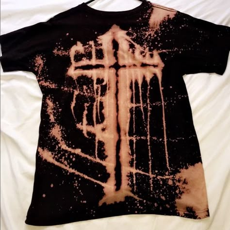 Bleached Ribcage Shirt, Alt Bleach Shirt, Bleach Clothing Art, Bleach Tshirt Designs, Bleach Painting Shirt, Bleach Clothes Design, Black Bleached Shirt, Tshirt Design Diy, Bleach Shirt Diy