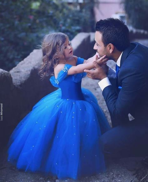 Cinderella Flower Girl Dress, Cinderella Flower, Blue Pageant Dress, Father Daughter Photos, Father Daughter Photography, Girls Pageant Dresses, Kids Gown, Foto Baby, Dad Daughter