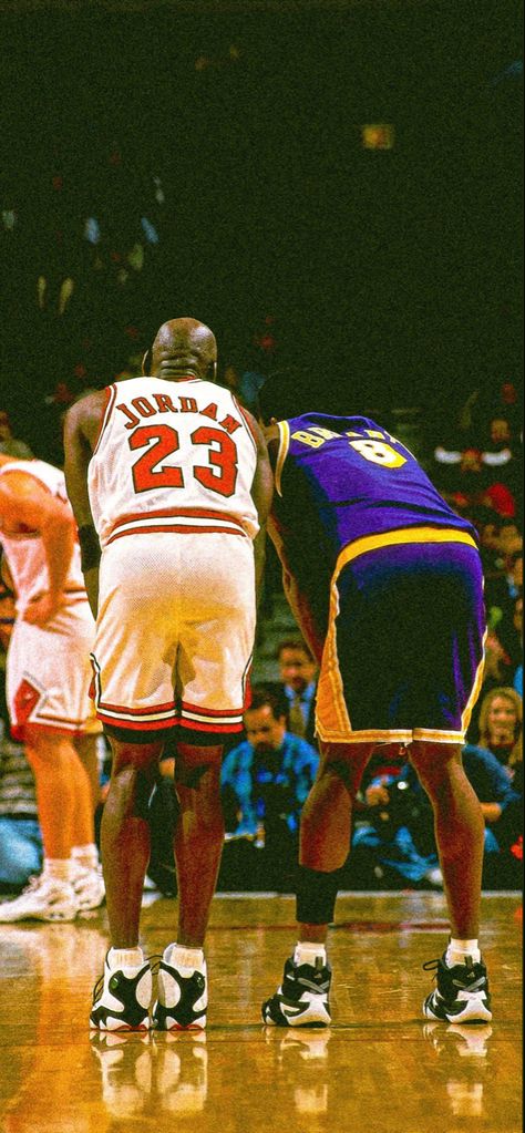 Old Basketball Pictures, Vintage Nba Aesthetic, Kobe Bryant Wallpaper Aesthetic, Dear Basketball, Nba Basket, Kobe Bryant Michael Jordan, Michael Jordan Photos, Michael Jordan Pictures, Basketball Background