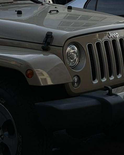 Jeep Aesthetic, Green Jeep Wrangler, 40 Gifts, Jeep Lifestyle, Jeep Baby, Green Jeep, Black Jeep, Jeep Wrangler Sahara, Old Jeep