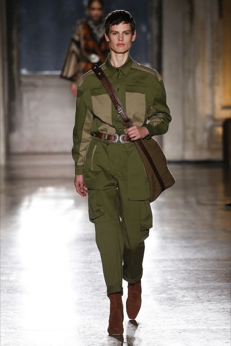 Pre-collezioni Primavera Estate 2019 Alberta Ferretti COLLEZIONE From  Vogue Army Look, Camouflage Fashion, Military Looks, Sci Fi Fashion, Calvin Klein 205w39nyc, Summer 19, Resort 2020, Vogue Russia, 2020 Fashion