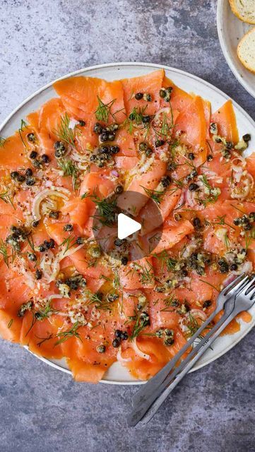 Salmon Recipes Appetizer, Salmon Cold Recipes, Smoked Salmon Cheesecake, Smoked Salmon Appetizers, Appetizers With Smoked Salmon, Salmon Recipes Smoked, Cold Salmon, Smoked Salmon Starters, Cured Salmon