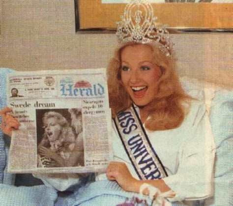 Miss Universe 1984 Sweden's Yvonne Ryding after her win in Miami Vintage Pageant Aesthetic, Miss America Aesthetic, Pagent Girl Aesthetic, Pageant Queen Aesthetic, Miss Universe Aesthetic, Mis Universe, Country Skirt, Pageant Aesthetic, Pageant Queen