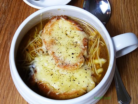 French Onion Soup Homemade French Onion Soup, Classic French Onion Soup, Onion Soup Recipe, French Onion Soup Recipe, Onion Soup Recipes, Jacque Pepin, Gumbo Recipe, Old Fashioned Recipes, Asiago