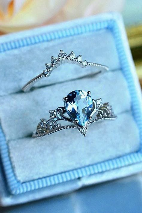 33 Vintage Wedding Rings We're Obsessed With | Page 4 of 5 | Wedding Forward Vintage Wedding Rings, Pear Wedding Ring, Smink Inspiration, Engagement Ring Rose Gold, Aquamarine Engagement Ring, Wedding Rings Unique, Wedding Rings Vintage, Pretty Rings, Story Inspiration