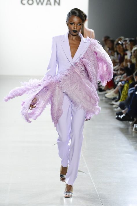 Christian Cowan Spring 2019 Ready-to-Wear collection, runway looks, beauty, models, and reviews. High Fashion Haute Couture, Christian Cowan, Fashion Haute Couture, Runway Fashion Couture, Pastel Lilac, Fashion Week 2018, Seoul Fashion Week, Event Outfit, Fashion Design Clothes