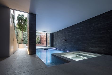 Victorian Remix by Guarnieri Architects Underground Swimming Pool, Underground Pool, British Houses, Pool Indoor, Tinie Tempah, Indoor Pool Design, Indoor Swimming Pool, Basement Pool, Opulent Interiors