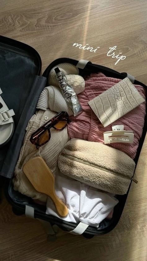 Packing List Aesthetic, Carry On Aesthetic, Carry On Makeup, Makeup Amazon, Amazon Travel Must Haves, Travel Instagram Ideas, International Travel Essentials, Europe Travel Essentials, Essentials Checklist