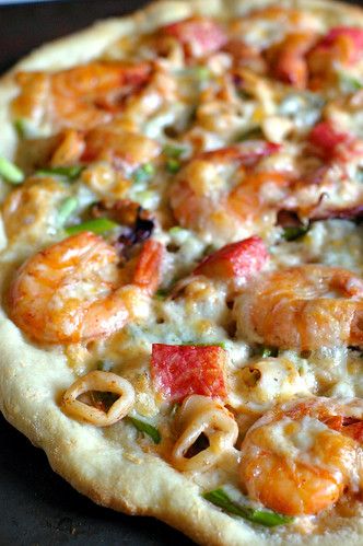 Gourmet Pizza Recipes, Seafood Pizza Recipes, Seafood Pizza, Yummy Pizza, Healthy Pizza Recipes, Gourmet Pizza, Pizza Recipes Easy, Grilled Pizza, Pizza Recipes Homemade