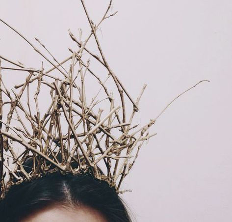 Twig Crown, Black Hair Pieces, Fairy Headpiece, Az Art, Gothic Hairstyles, Halloween Headband, Fantasias Halloween, Recycled Fashion, Halloween 2019