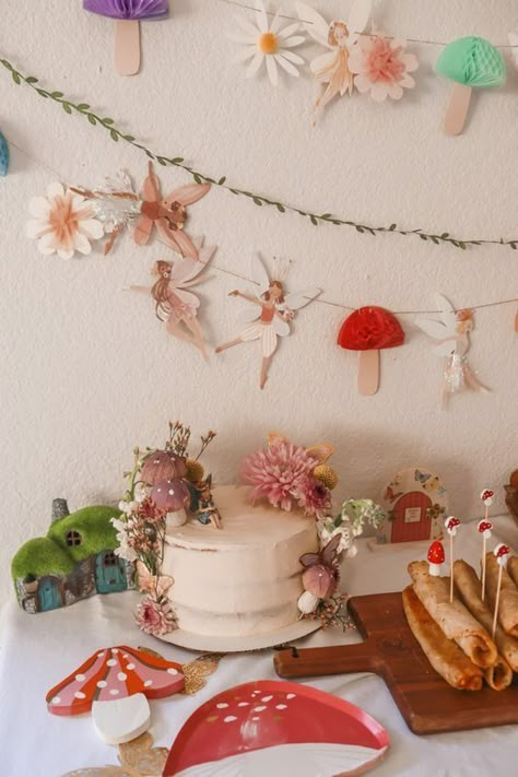 Ideas For 1st Birthday, Fairy Theme Birthday Party, Fairy Baby Showers, Fairy Garden Birthday Party, Fairy Tea Parties, Baby Birthday Themes, Fairy Garden Party, 1st Birthday Party Themes, Garden Party Birthday