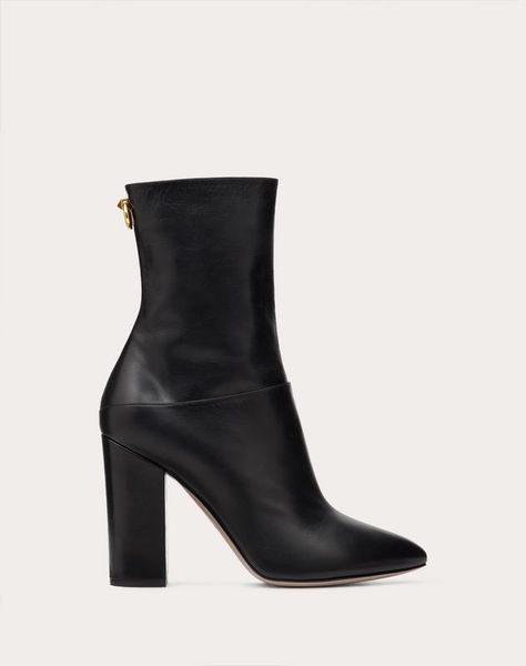 Black Valentino Heels, Valentino Boots, Designer Ankle Boots, Black Knee Boots, Luxury Boots, Womens Designer Boots, Fancy Shoes, Home Delivery, Dream Shoes