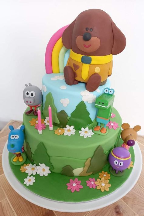 Hey duggee cake Dugee Cakes, Duggee Birthday Cake, Hey Dougee Birthday Cake, Hey Dougie Cake, Hey Duggee Cake, Hey Duggee Birthday Party Theme, Hey Duggee Balloons, Hey Duggee Party, Hey Duggee Decorations