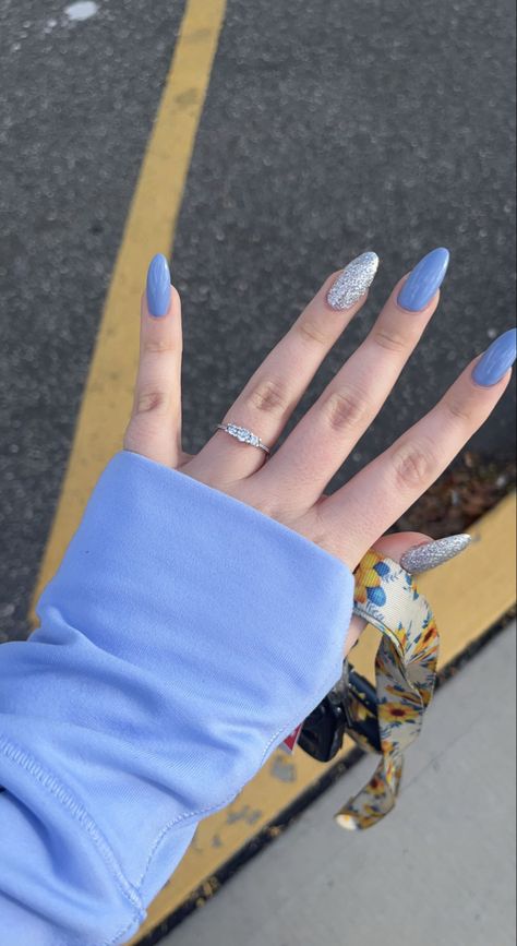 Dusty Blue Nails Acrylic Wedding, Winter Nails Almond Shape Blue, Dusty Blue Acrylic Nails, Dusty Blue Nails Wedding, Dusty Blue Wedding Nails, Nails Dusty Blue, Dusty Blue Nails Acrylic, Dusty Blue Nails, Manicure Fall