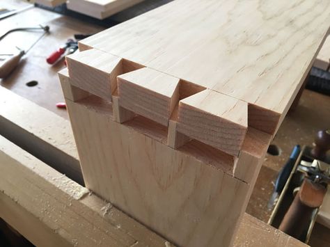 I don’t think I’ve cut a single dovetail for eight months – my work has been mostly chairs and casework that relied on other joints. So I’m a bit out of practice. When this happens and I need to cut dovetails, I quickly default to the method I use to teach students to dovetail. This... Interlocking Wood Joints, Three Way Wood Joinery, Butterfly Joints In Wood, Kids Woodworking Projects, Advanced Woodworking Plans, Unique Woodworking, Woodworking Chair, Woodworking Projects For Kids, Into The Wood