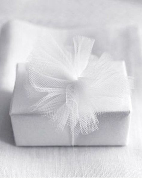 Photo White Winter Wedding, Tulle Bows, 40th Gifts, Martha Stewart Weddings, Wedding Color Palette, Wedding Boxes, Bath Bomb, Gift Decorations, Christmas Wrapping