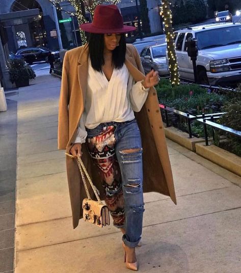 Fashion Bomb Daily on Instagram: “Shop @fashionbombdailyshop these fabulous #sdentoncollection sequin detailed jeans this season! 😍Available now at…” Tan Fedora Hat Outfit, Fedora Hat Outfit Fall, Outfit With Fedora, Fedora Hat Outfit, Fedora Outfit, Fedora Hat Outfits, Fedora Fashion, Boyfriend Jeans Style, Hat Outfit