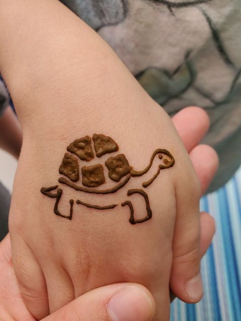 Henna Designs Disney, Funny Henna Designs, Henna For Toddlers, Henna For Little Kids, Baby Mendhi Designs Easy, Toddler Henna Design, Boy Henna Designs, Baby Henna Design Easy, Henna Kids