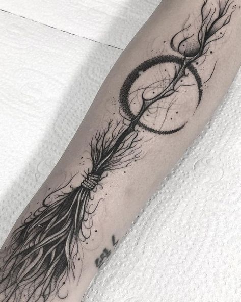 Wicca Tattoo, Pagan Tattoo, Wiccan Tattoos, Tattoo Moon, Kunst Tattoos, Witch Tattoo, Spooky Tattoos, Tattoo Girls, Halloween Tattoos