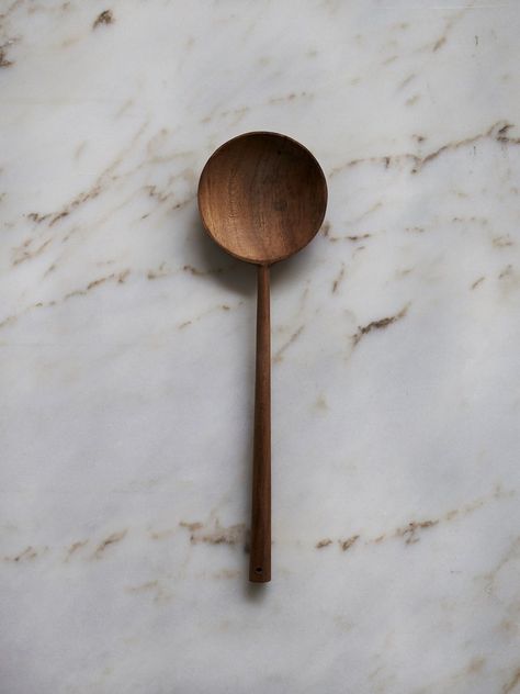 Hand Carved Wooden Spoons, Wooden Ladle, Primitive Design, Wooden Cutlery, Wood Joints, Ladles, Wood Spoon, Wooden Stools, Functional Kitchen