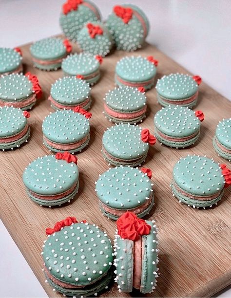 Plant Themed Baked Goods, Cute Western Birthday Ideas, Cactus Theme Desserts, Cactus Theme Bridal Shower Ideas, Dessert Decoration Ideas, Western Cupcakes Ideas, Cactus Dessert Ideas, Plant Themed Party Decor, Desert Party Ideas