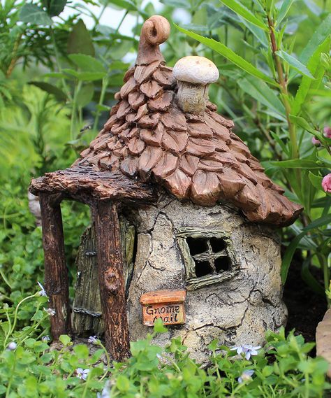 Miniature Garden Design, Fairy Garden Gnomes, Fairy Tree Houses, Fairy Garden Designs, Fairy Furniture, Faeries Gardens, Fairy Tree, Garden Mini, Gnome House