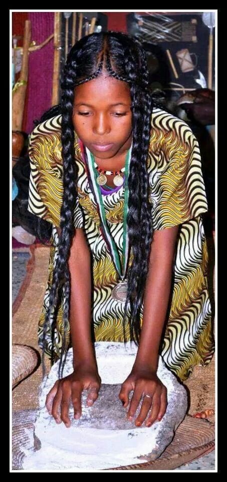 A African woman from Chad. Hairstyles Tied, Curly Quiff, Hairstyles Latina, Hairstyles 4c, Hair 90s, Hairstyles Drawing, Curly Haircut, 1950s Hairstyles, Grease Hairstyles