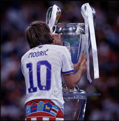 Modric Pfp, Real Madrid Wallpapers, Real Madrid Football, Madrid Wallpaper, Instagram Funny Videos, كريستيانو رونالدو, Instagram Funny, Soccer Players, Football Players